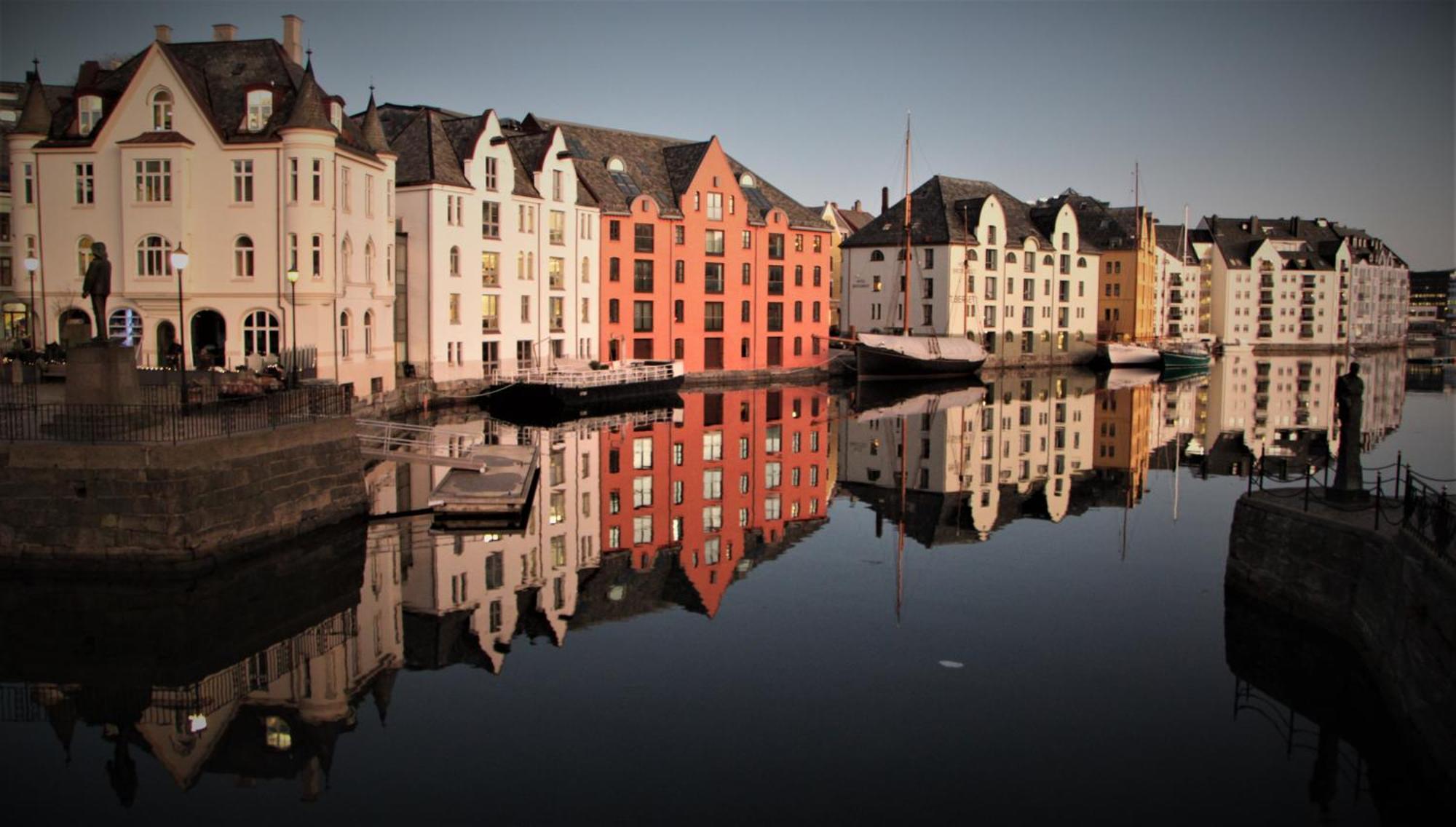 A Cheaper Option To Hotel Alesund Bagian luar foto